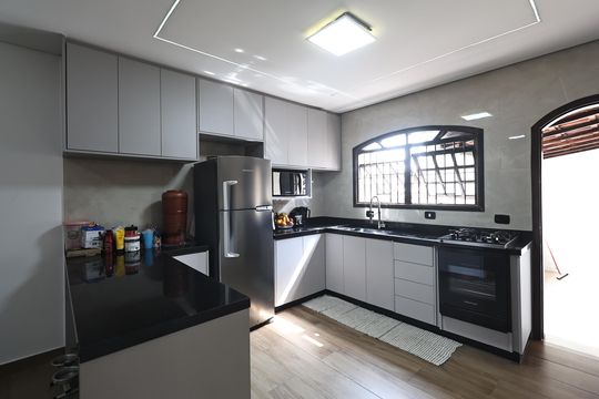 Cozinha de casa à venda com 3 quartos, 205m² em Jardim Rina, Santo André