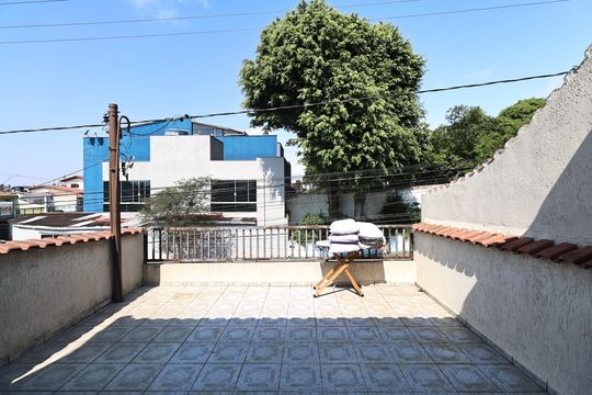 Varanda da suíte  de casa à venda com 3 quartos, 205m² em Jardim Rina, Santo André