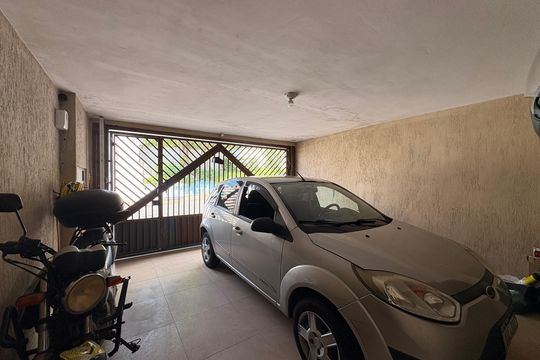 Garagem de casa à venda com 3 quartos, 205m² em Jardim Rina, Santo André