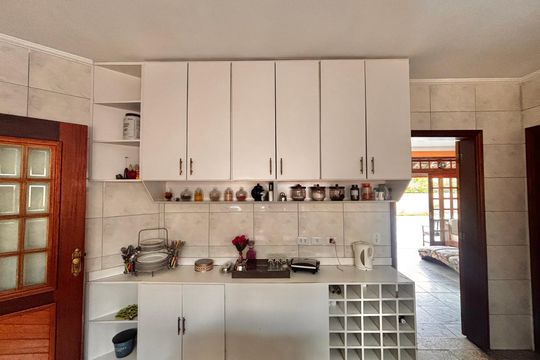 Cozinha  de casa de condomínio à venda com 5 quartos, 540m² em Morada dos Pinheiros (aldeia da Serra), Barueri