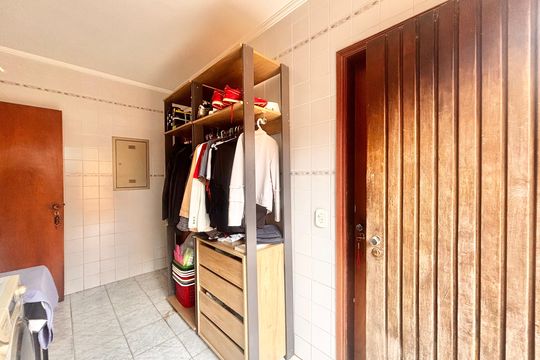 Lavanderia  de casa de condomínio à venda com 5 quartos, 540m² em Morada dos Pinheiros (aldeia da Serra), Barueri