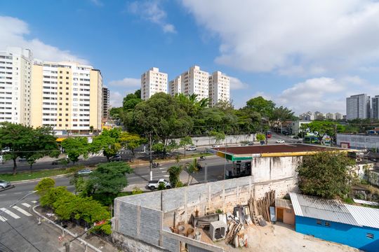 Vista da Sacada da Suíte de apartamento para alugar com 2 quartos, 60m² em Vila Mira, São Paulo