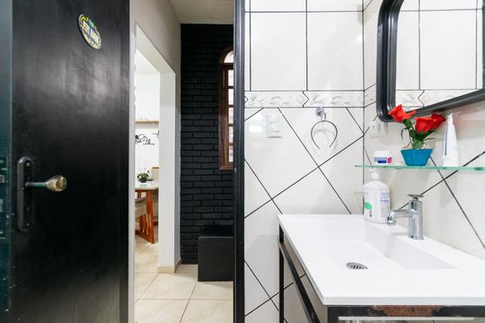 Banheiro de casa à venda com 2 quartos, 100m² em Jardim Oriental, São Paulo