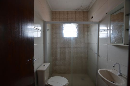 BANHEIRO de casa à venda com 4 quartos, 160m² em Jardim Peri Peri, São Paulo