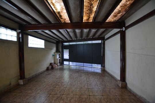 GARAGEM de casa à venda com 4 quartos, 160m² em Jardim Peri Peri, São Paulo