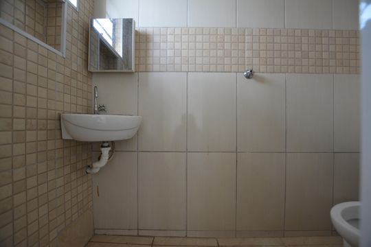 QUARTO DE SERVIÇO COM BANHEIRO  de casa à venda com 4 quartos, 160m² em Jardim Peri Peri, São Paulo