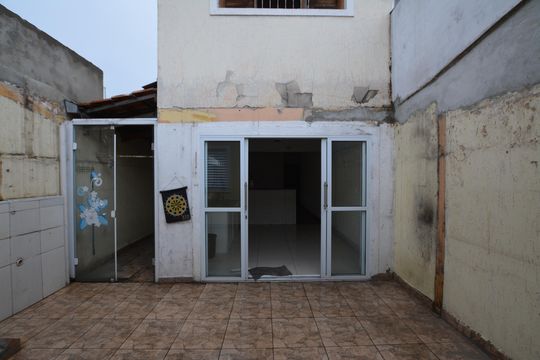 QUINTAL de casa à venda com 4 quartos, 160m² em Jardim Peri Peri, São Paulo