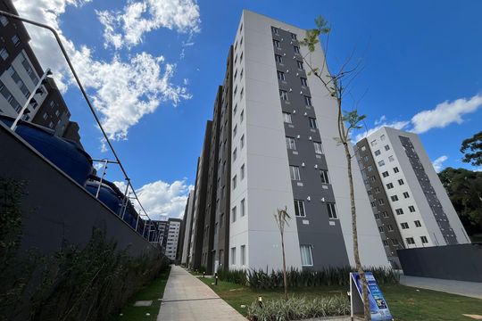 Fachada do bloco de apartamento para alugar com 2 quartos, 32m² em Parque Pan Americano, São Paulo