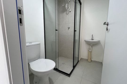 Banheiro de apartamento para alugar com 2 quartos, 32m² em Parque Pan Americano, São Paulo