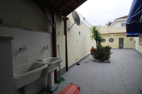 Área de Serviço de casa para alugar com 3 quartos, 545m² em Freguesia (jacarepaguá), Rio de Janeiro
