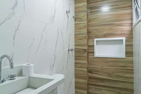 Banheiro da Suíte 2 de apartamento à venda com 2 quartos, 73m² em Jardim do Mar, São Bernardo do Campo