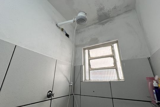 Banheiro de casa para alugar com 2 quartos, 41m² em Jardim Bela Vista, Guarulhos
