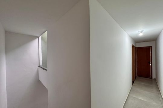 Corredor de casa de condomínio para alugar com 3 quartos, 180m² em Vargem Pequena, Rio de Janeiro