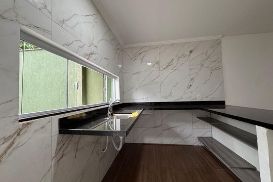 Cozinha de casa de condomínio para alugar com 3 quartos, 180m² em Vargem Pequena, Rio de Janeiro