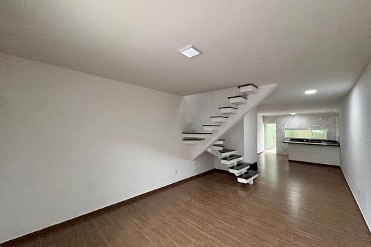 Casa de Condomínio para alugar com 3 quartos, 180m² em Vargem Pequena, Rio de Janeiro