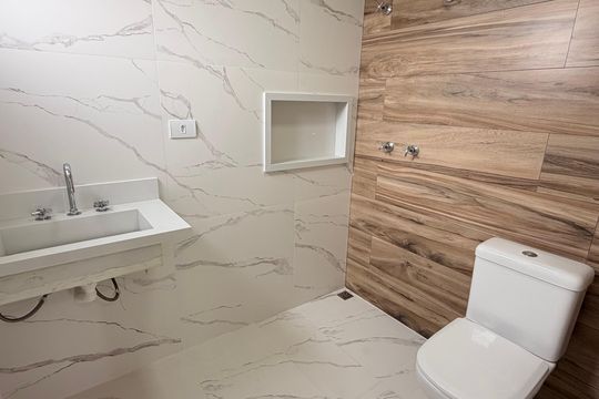 Banheiro suite 2 de apartamento à venda com 2 quartos, 144m² em Jardim do Mar, São Bernardo do Campo