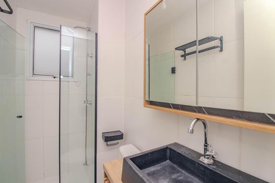 Banheiro da Suíte de apartamento para alugar com 3 quartos, 60m² em Jardim Itu, Porto Alegre