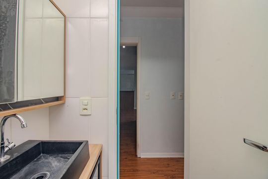 Banheiro da Suíte de apartamento para alugar com 3 quartos, 60m² em Jardim Itu, Porto Alegre