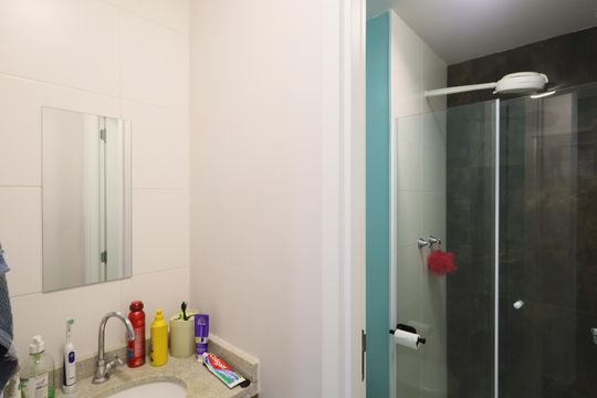 Banheiro de apartamento à venda com 1 quarto, 42m² em City Bussocaba, Osasco