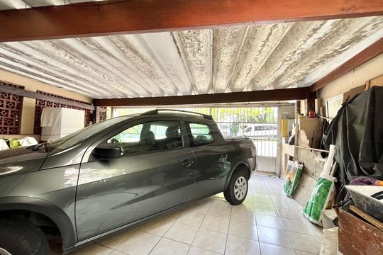 Garagem de casa à venda com 3 quartos, 200m² em Vila Guarani (zona Sul), São Paulo