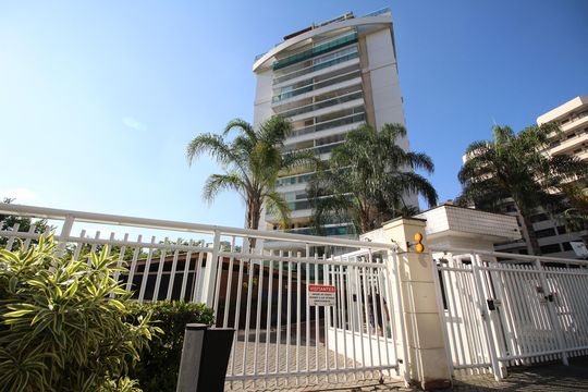 Fachada de apartamento à venda com 2 quartos, 68m² em Barra Olímpica, Rio de Janeiro