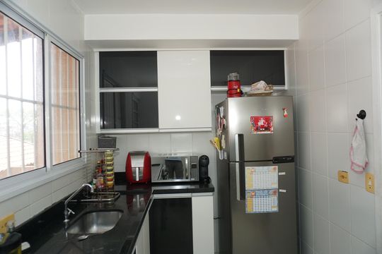 Cozinha de casa de condomínio para alugar com 2 quartos, 87m² em Jardim Guaruja, Embu das Artes