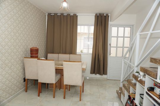 Casa de Condomínio para alugar com 2 quartos, 87m² em Jardim Guaruja, Embu das Artes