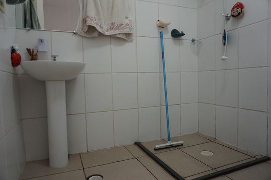 Banheiro de casa de condomínio para alugar com 2 quartos, 87m² em Jardim Guaruja, Embu das Artes