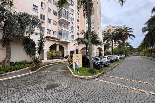 Fachada de apartamento para alugar com 3 quartos, 70m² em Recreio dos Bandeirantes, Rio de Janeiro