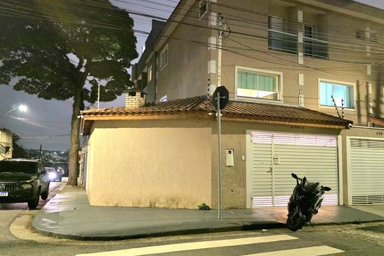 Fachada de casa à venda com 2 quartos, 128m² em Vila Humaita, Santo André