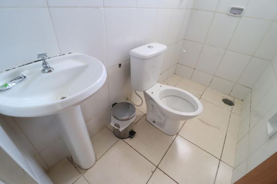 Banheiro de apartamento para alugar com 1 quarto, 25m² em Jardim Patricia, Uberlândia