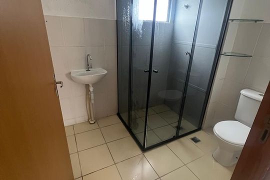 Banheiro de apartamento à venda com 2 quartos, 50m² em Riacho Fundo II - 1A Etapa, Brasília