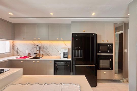Cozinha de apartamento à venda com 3 quartos, 200m² em Alphaville Empresarial, Barueri