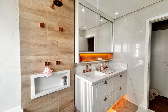 Banheiro suíte 2 de apartamento à venda com 3 quartos, 200m² em Alphaville Empresarial, Barueri