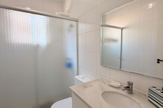 Banheiro da Suíte 1 de casa de condomínio à venda com 4 quartos, 200m² em Chácaras Saudáveis E Encantadoras, Jundiaí