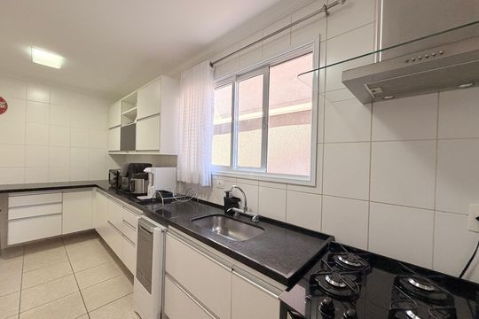 Cozinha de casa de condomínio à venda com 4 quartos, 200m² em Chácaras Saudáveis E Encantadoras, Jundiaí