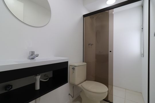 Banheiro de apartamento à venda com 3 quartos, 74m² em Jardim Industrial, São Paulo