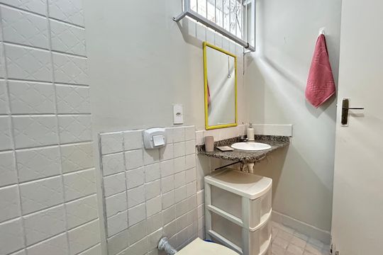 Banheiro  de apartamento para alugar com 1 quarto, 50m² em Lagoa da Conceição, Florianópolis