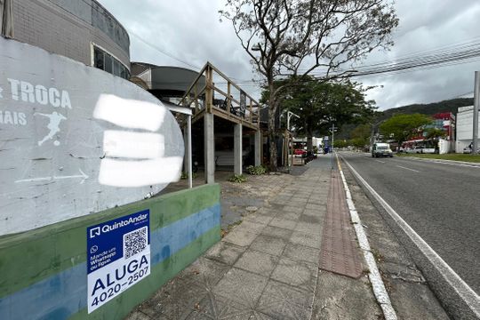 Fachada de apartamento para alugar com 1 quarto, 50m² em Lagoa da Conceição, Florianópolis