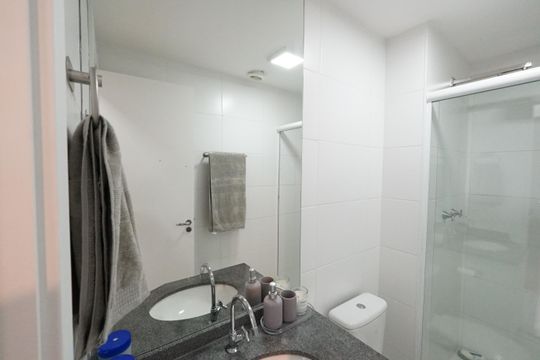 Banheiro de apartamento à venda com 2 quartos, 59m² em Cambuci, São Paulo