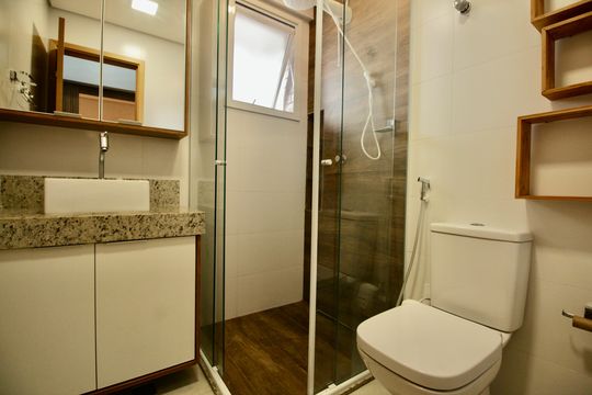 Banheiro de apartamento para alugar com 2 quartos, 66m² em Campo Grande, Santos