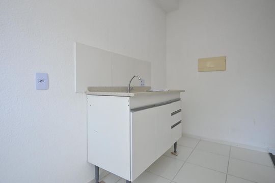 Cozinha de apartamento para alugar com 2 quartos, 43m² em Jardim Paris, São Paulo