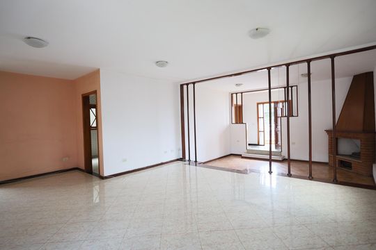 Casa para alugar com 3 quartos, 237m² em Vila Osasco, Osasco