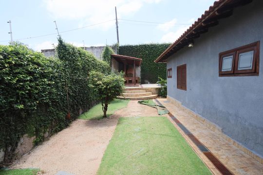 Quintal de casa para alugar com 3 quartos, 237m² em Vila Osasco, Osasco