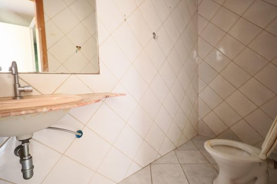 Banheiro de serviço de casa para alugar com 3 quartos, 237m² em Vila Osasco, Osasco