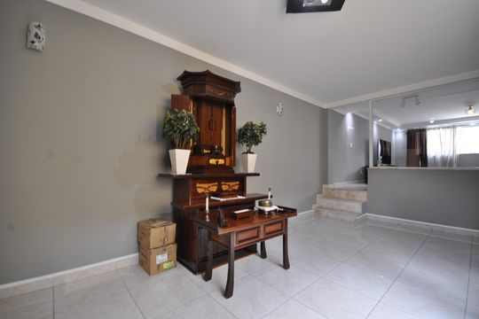 Sala de estar de casa à venda com 4 quartos, 250m² em Vila Constança, São Paulo
