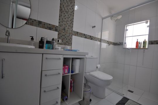 Banheiro do Quarto Suíte de casa à venda com 4 quartos, 250m² em Vila Constança, São Paulo