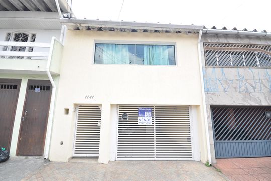 Fachada de casa à venda com 4 quartos, 250m² em Vila Constança, São Paulo
