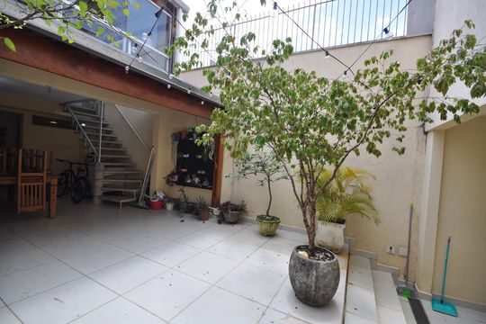 Quintal de casa à venda com 4 quartos, 250m² em Vila Constança, São Paulo
