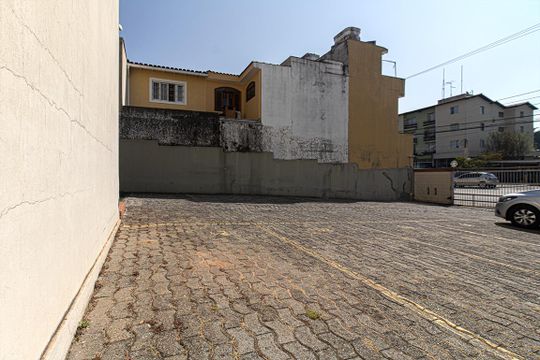garagem_4 de casa para alugar com 1 quarto, 29m² em Vila Cristalia, São Paulo